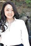 Asiatische Milf Saeko Kojima ist demonstrieren Ihr Arsch Während outdoor