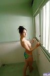 مرهف الآسيوية شيبي ماريا أوزاوا هو مما يدل على لها الطبيعية الثدي و غير حلق سمور