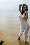 Ruka Ichinose mostró off en transparente blanco mojado Vestido en el océano y entonces muy Follada en costa