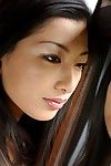 Aziatische girlie Liep Asakawa is in De wit lingerie en ook alle naakt voor camera