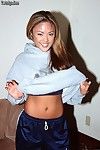 Amateur Asiático chick Kaylani Consigue su tapizados Coño listo para caliente la masturbación