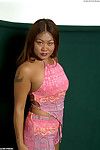 Ásia primeira timer Tina mostrando fora sexy Cuzinho depois de chegando nu