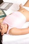 Brillen Asiatische Küken Miranda Kelly Mit Total glatt pussy entfernt Ihr weiß Höschen