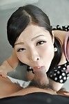 Asiatische teen Mana Kikuchi gibt Kopf und bekommt Mund Voll der cremig Sperma