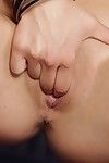 Asiatique Fille Mia Lelani dans sexy lingerie Doigté et Gode putain l' nub