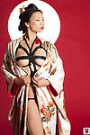 exquisite Asiatische Babe Hiromi Oshima ist gekleidet bis in fancy clothes, und es Macht Ihr Extrem Verlockend