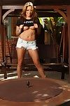 Big gepeinigt Asiatische Wucht Mia Lelani Posen Total Nackt und macht Ihr Eng Schlitz