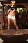 Big gepeinigt Asiatische Wucht Mia Lelani Posen Total Nackt und macht Ihr Eng Schlitz