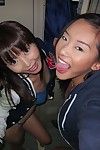 युवा एशियाई एमेच्योर अलीना ली और दोस्त चमकती फ्लैट चेस्ट में परिवर्तन कमरे