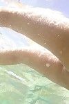 cam è registrazione il Splendida nudo corpo di sexy Nao yoshizaki sotto acqua
