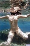 cam ist Aufnahme die Wunderschöne Nackt Körper der sexy Nao yoshizaki unter Wasser