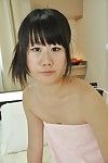 Ásia teen Yuka Kojima apresentando ela fuckable curvas depois de Banheira