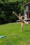 gorąca Azji nastolatek Kochanie youzn Idole to działa na w trawa polana wszystkie Nagie i Pokazując jej Owłosione cipki