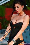 Curvy Jessica Jaymes whimpers hard while deep finger smoking her wet vag