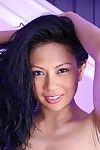 inquebrantable Brown de pelo oriental modelo Jade Marcela muestra off su diminutivo mentiras Topless