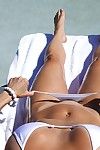 breasty Babe 브랜디 리 하기 보 그 섹시한중년여성 애플 하의 에 문자열 에 외 수영장