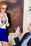 collants clad pornstar Britney ambre la prise de anal au cours de hardcore bureau dp