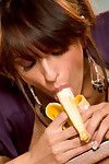 sensual gostosa gosta de provocações :por: suavemente deslizamento banana no ela apertado buceta