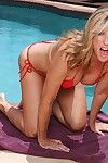 gợi cảm tóc vàng mẹ, Jodi Phía tây thả rất vui tự nhiên bộ ngực Từ bikini trong Bể bơi