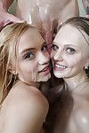 عارية المراهقين اليكس رمادي و ليلى ريدر لديك الثلاثي الجنس في حوض الاستحمام
