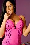 Grande meloned morena stripper Doce Krissy leva fora ela Cor-de-rosa lingerie e meia arrastão