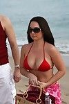 Rammish MILF en rojo Bikini Holly Oeste da la cabeza y Consigue atornilla