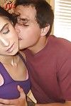 Adolescente Morena Zoey Kush es disfrutando de un Bdsm Sexo Con su amante