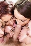 American pornstar riley reid en vriendinnen uitkleden voor Omgekeerde gangbang