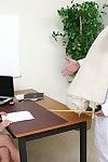 foureyed office sarışın Cindy Crawford içinde seksi beyaz Mini Etek alır hardcored