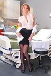 Красивые Длинноногая леди Доктор Моник Александр в черный чулки Есть Секс с Большой закидаем пациент