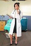 Salope médecin Brooke Adams Bandes en bas pour Son rouge Soutien-gorge et bénéficie d' Dur bite dans Son lâche chatte