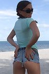 маленькая сексуальная Детка зачистки на В Пляж и распространение ее Сладкий Пизда