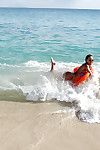 Çıplak amatör genç babes içinde güneş gözlüğü sahip bazı eğlenceli Üzerinde bu Plaj