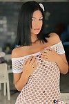 sexy karla Spezia Con lingerie sotto Il suo bianco Calze a rete Abito mostra off Il suo Latina Culo