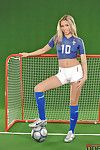 رائعتين الجسم الفن كرة القدم فتاة الكرز Jul في وهمية الأزرق و الأبيض موحدة ينتشر لها الساقين