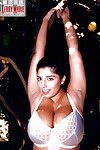 Grosso latina pornostar Kerry Marie esporre enorme juggs e tagliato figa