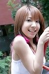 Merry Chinesisch hotty Yuuna Idole Genießt in necken und heben Ihr T-SHIRT im freien