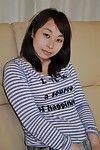 blij Chinees puber Kasumi ayano uitkleden en vibing haar liefde knop