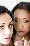 jugendlich Mädels Ariana marie und Alina Li haben zwei Männer plus ein weiblich Kopulation in Waschraum