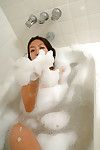 delgado japonês teen starlingz posições a roupa considerando que a Tomando no bolhas no casa de banho
