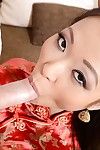 أنيق الصينية سمراء الشعر pussykat يضع إلى الأمام له لا تنسى عن طريق الفم الجنس
