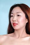 मिनी एशियाई हीदी हो के साथ miniscule तना हुआ उल्लू अंक देता है एक closeup के उसके pervy चूत