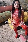 die Schwitzten Chinesisch Babe in ungezähmte outfit Kaylani lei ist Spielen um outdoor