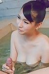 अपील और सुंदर काले बाल वाली बाल पूर्वी एशियन Yui Oba देता है सिर और का उपयोग करता है उसके titties करने के लिए कृपया