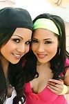 Mais quente os asiáticos Lana Violeta e Jessica Banguecoque mostrar seus ativos e greve um pesada pênis