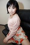 chinees Cutie Minori Nagakawa Erotische Dans naar beneden en bloot haar bossige baarmoeder