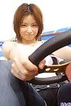 Fascinerend japans Student Cutie Yuri Idols is het krijgen van ontdaan en heet poseren in De school Bus