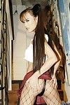 chinees College lass in gecontroleerd petticoat en slang Mia de glimlach in De Erotische foto sessie