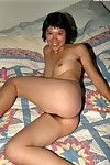 baby slanteyed aanleg Amanda laat haar alle over haar undressed lichaam