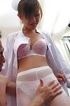 sexy z przyjemnością Wschodnia Mina Минамото jest intensywny hardcore Kurwa Akcja i daje Dick Ssać w A pielęgniarki uniform